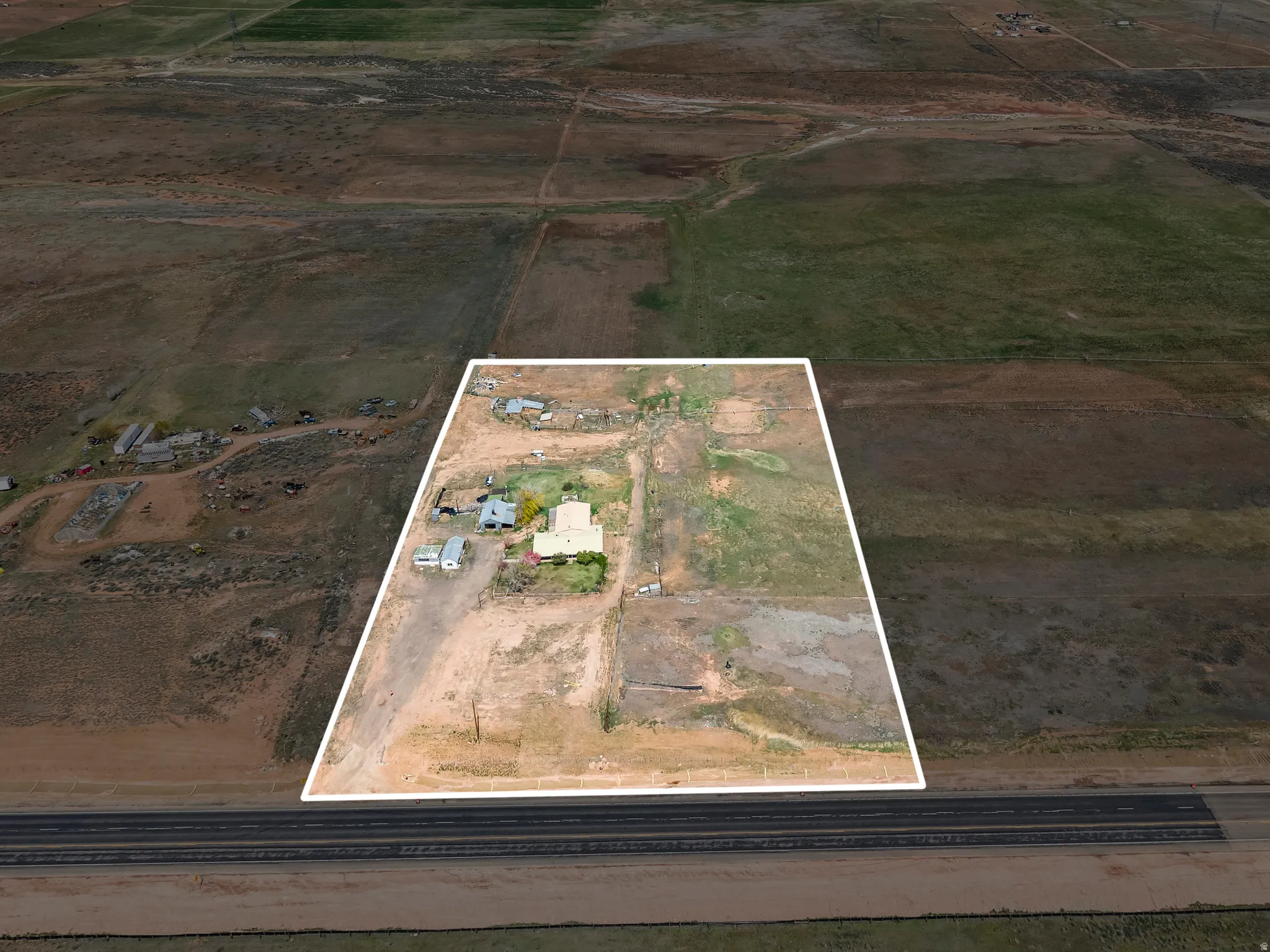 Aerial view of sparsely populated area featuring property parcel outlined
