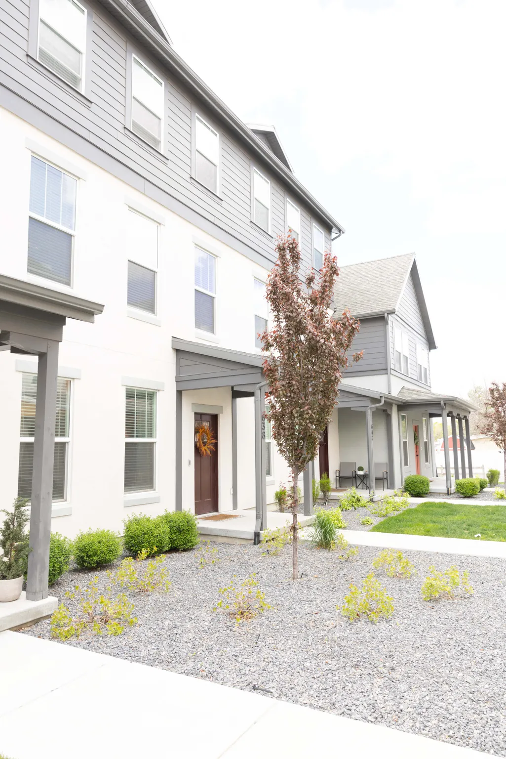View of front of home featuring a porch and stucco siding