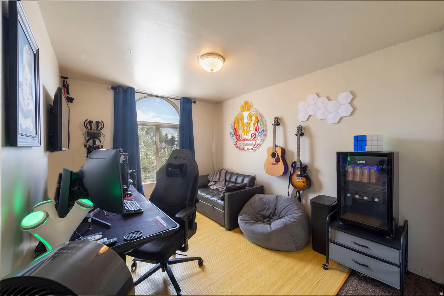 View of home office or bedroom