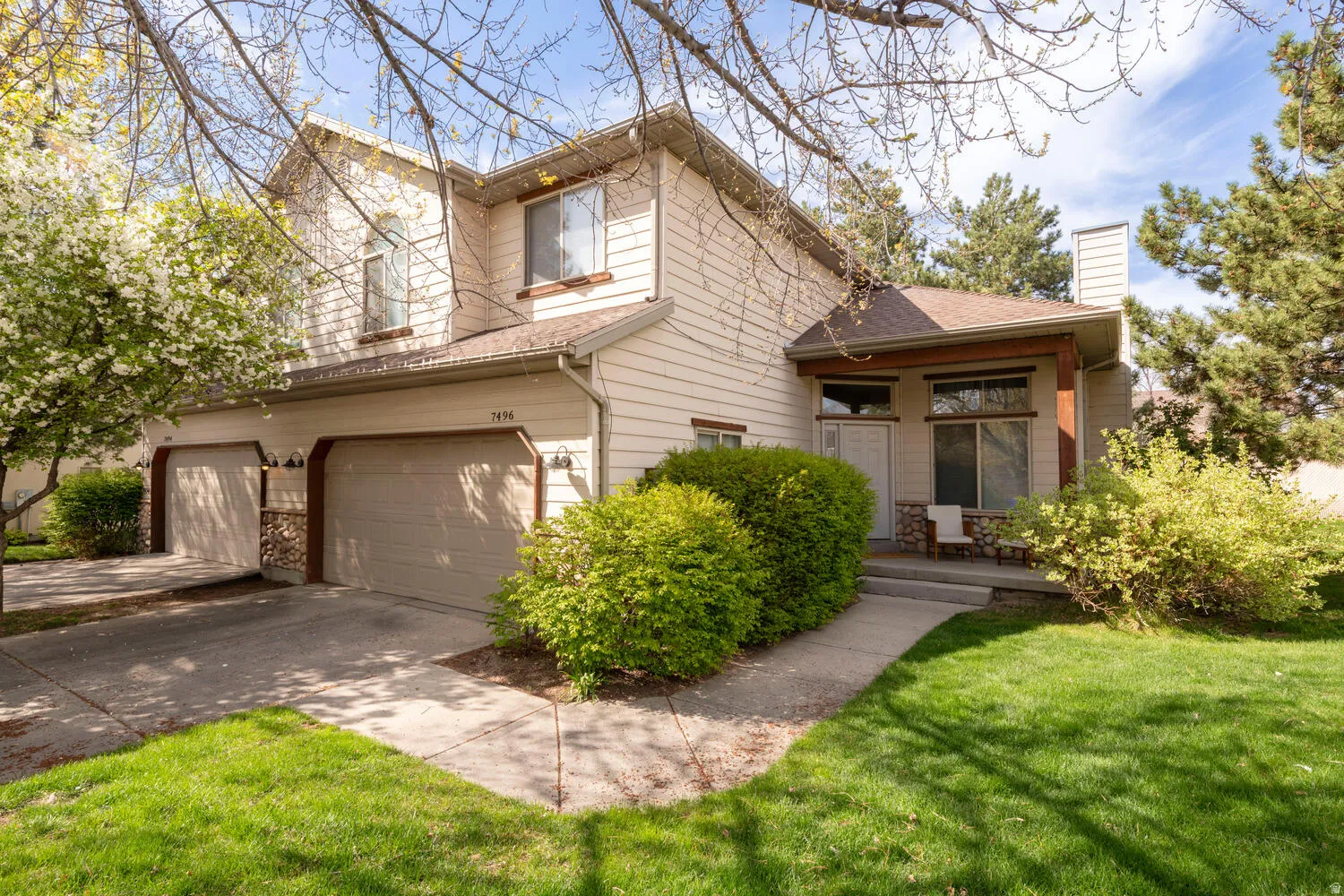 7496 Entry porch and 2 car garage