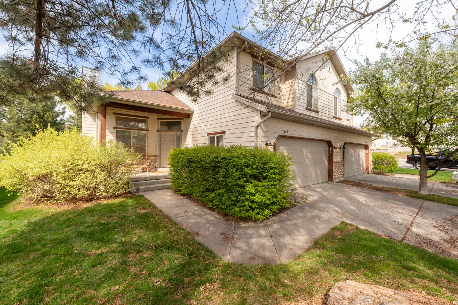 7494 Entry and Garage