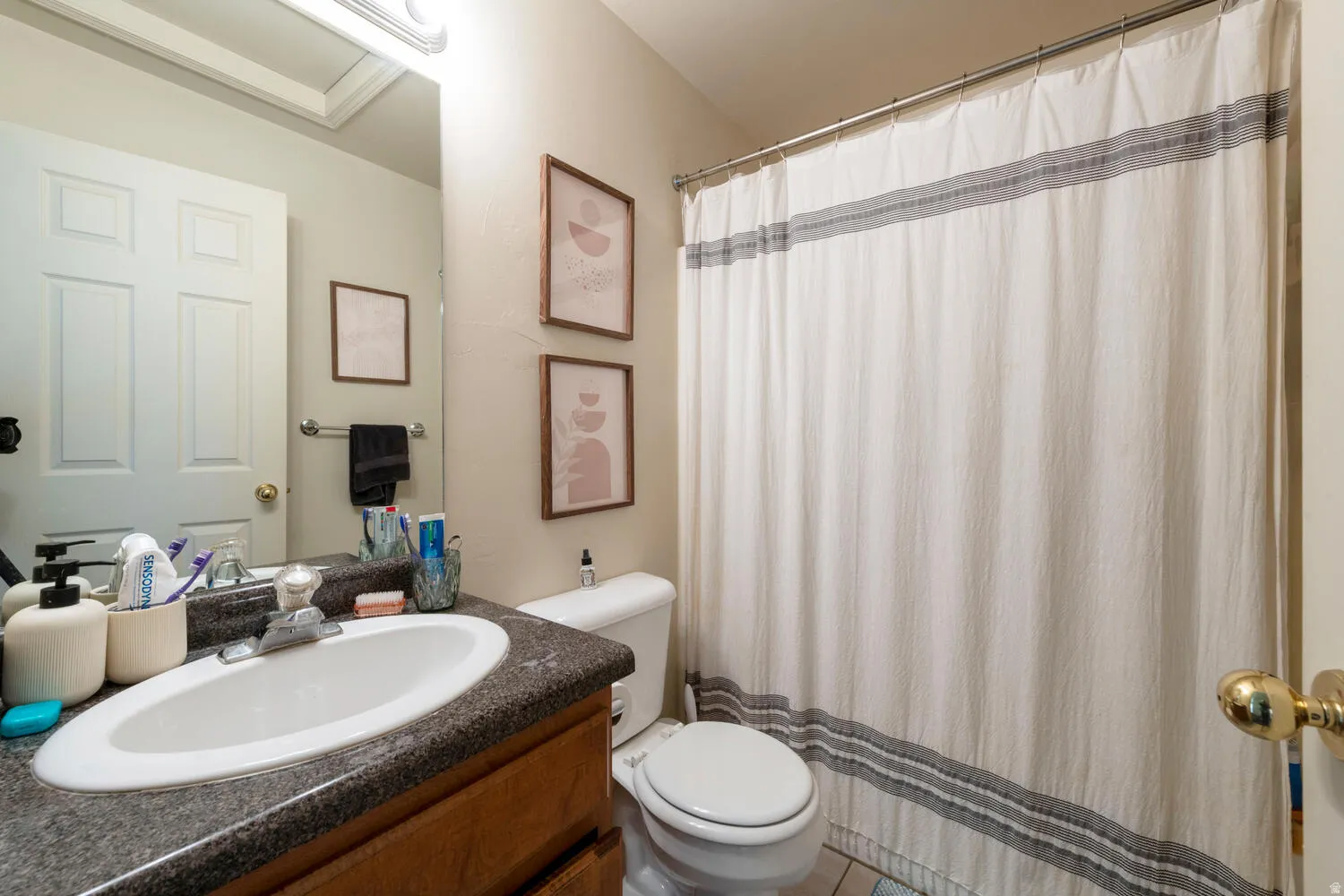 Bathroom featuring vanity and shower/tub