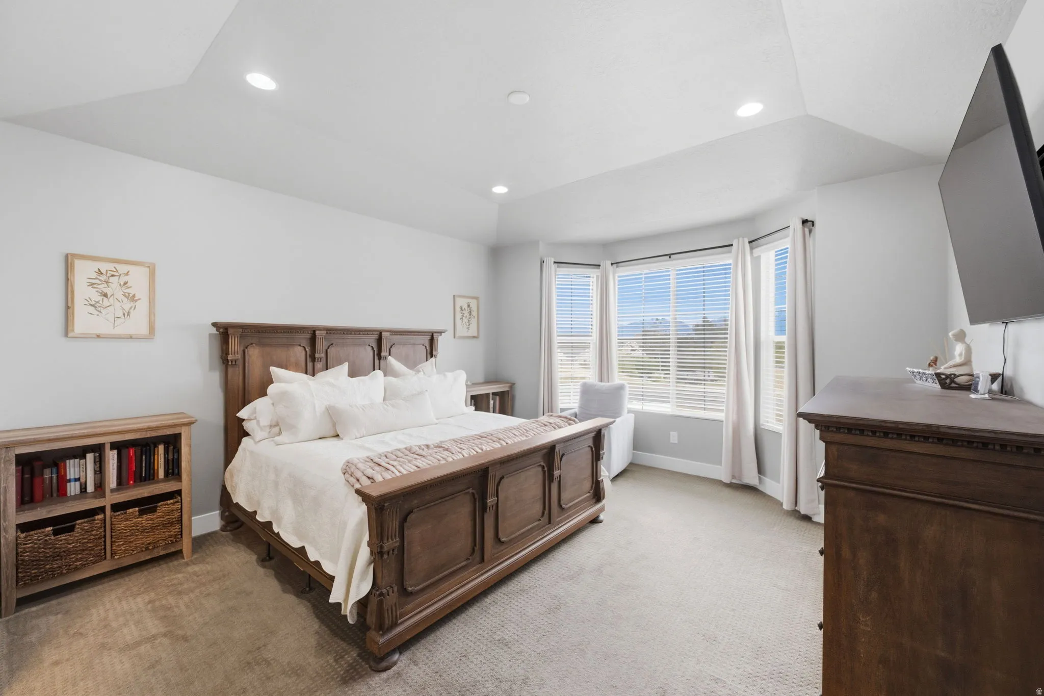Bedroom featuring light carpet, lofted ceiling, and recessed lighting