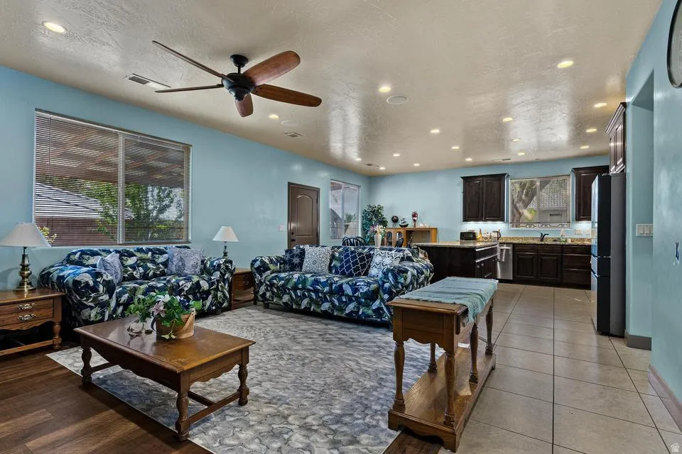 Living room featuring a textured ceiling, recessed lighting, and a ceiling fan