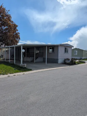 Manufactured / mobile home featuring an attached carport