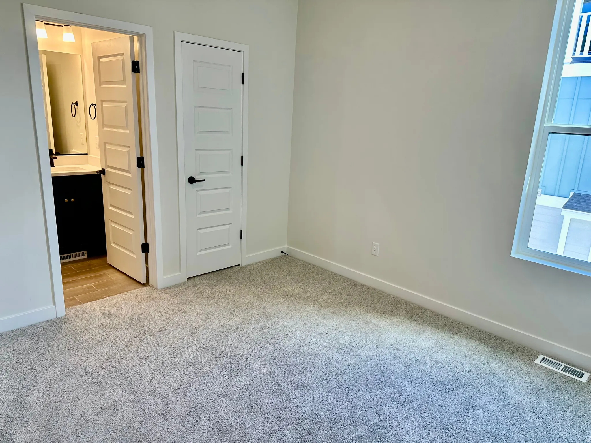 On-suite guest bedroom