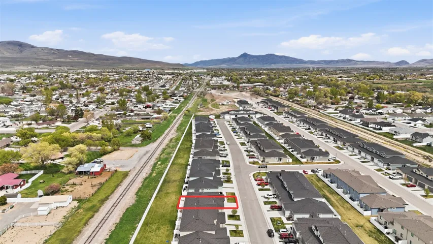 Aerial view of property's location featuring property boundaries highlighted, nearby suburban area, and mountains