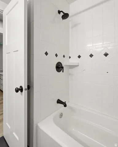 Full bathroom with tub / shower combination