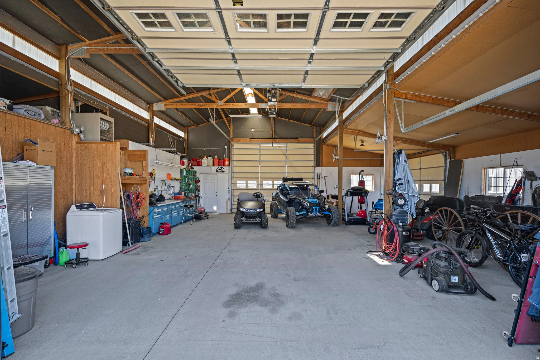 Garage with washer / clothes dryer
