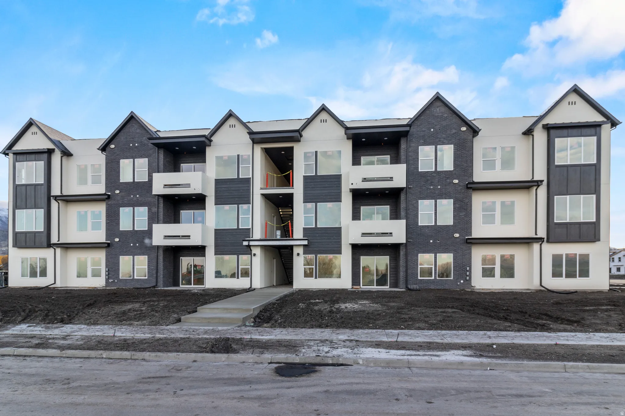 View of apartment building / complex