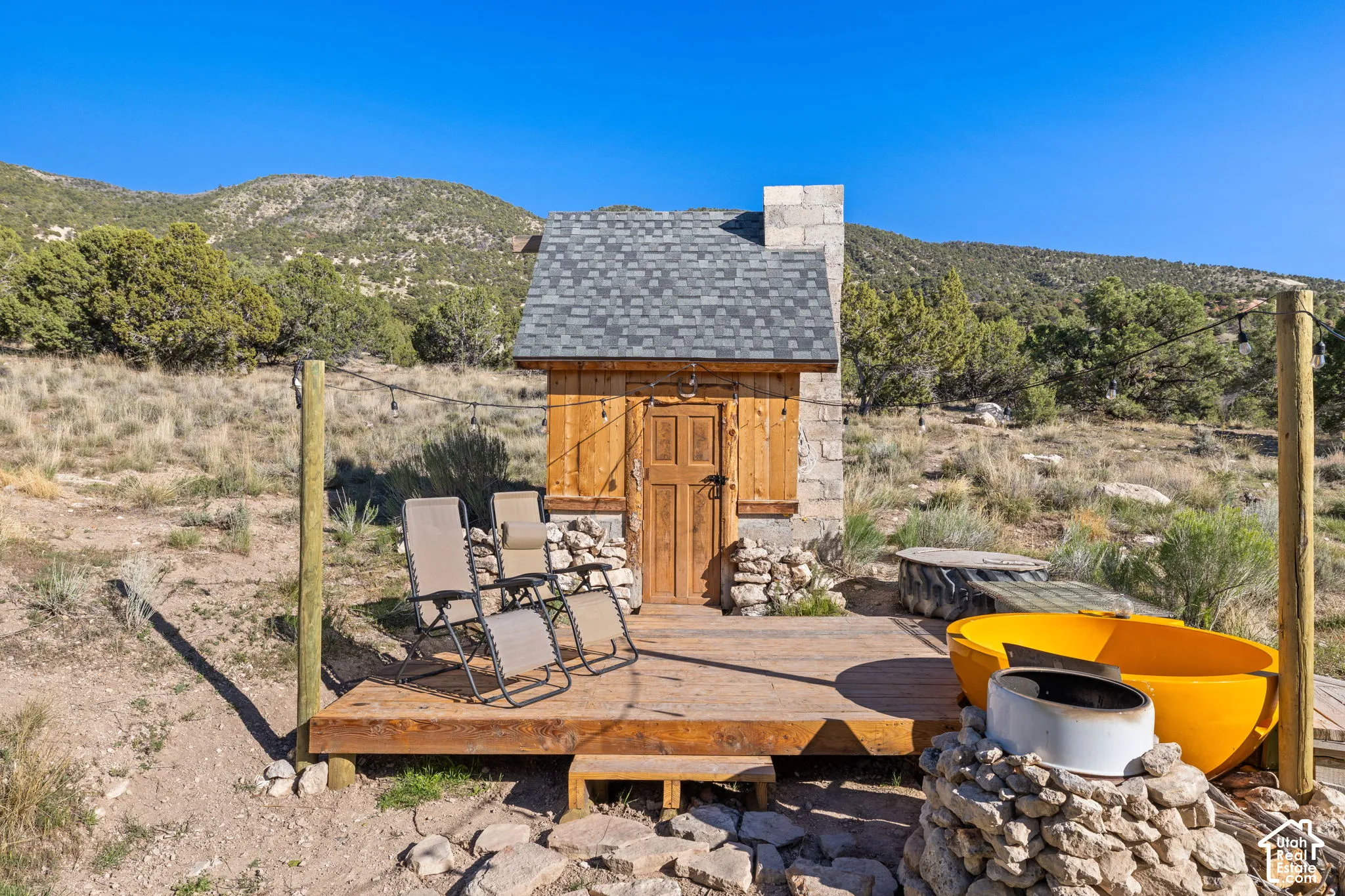 Private outdoor country spa with handcrafted wood-fired sauna, wood-fired hot tub and cold plunge.  Blending rustic charm with a relaxing spa-like experience and AMAZING VIEWS!