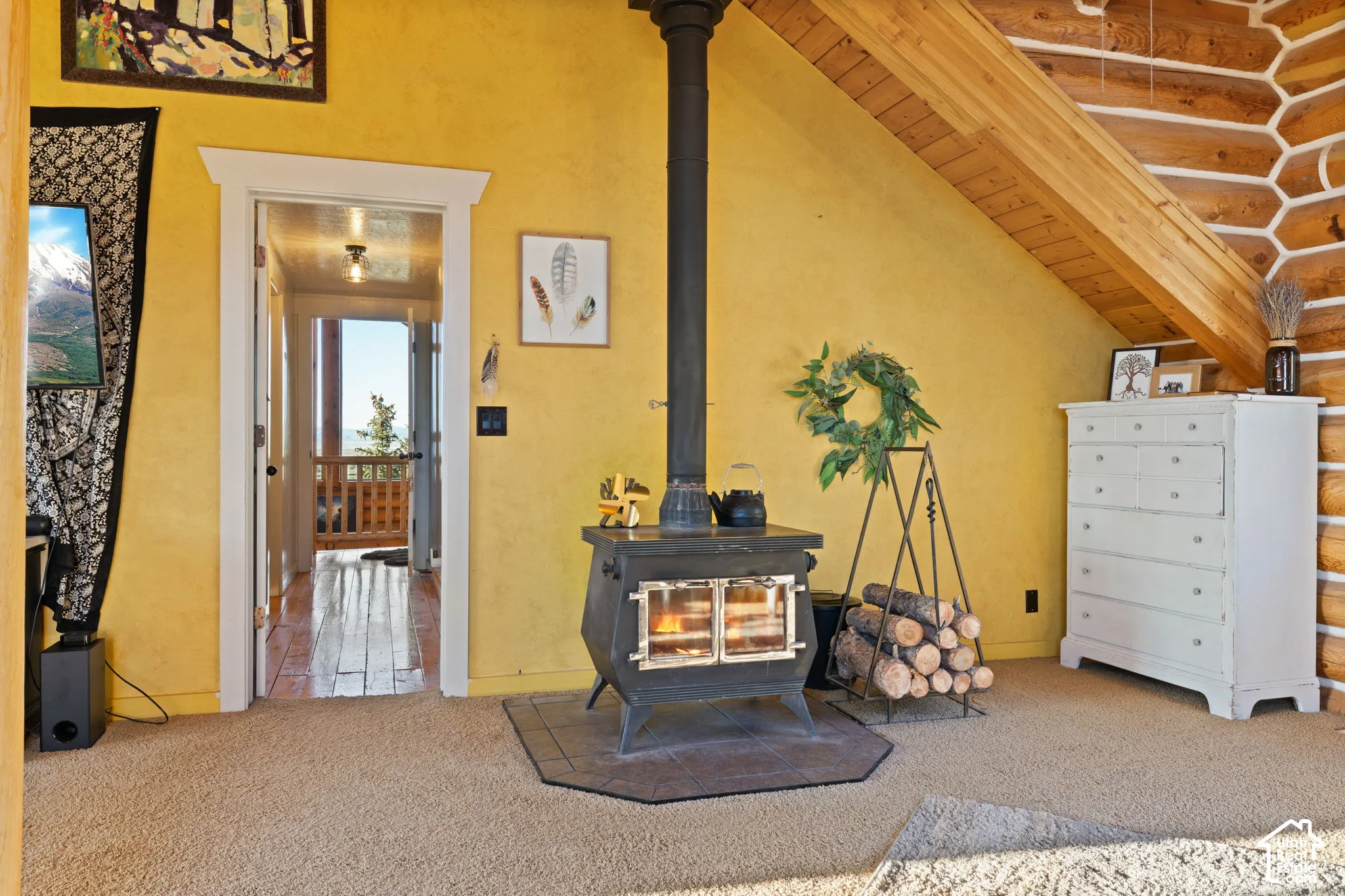 LARGE Primary with wood-burning stove, high vaulted ceilings, views and ensuite with separate shower and garden soak-tub