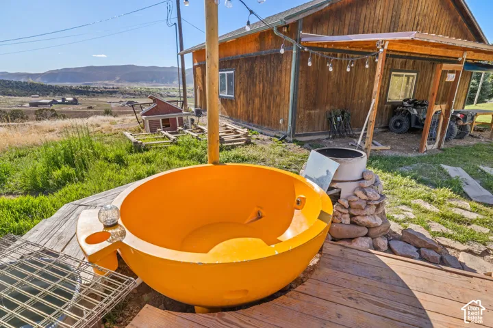 Private outdoor country spa with handcrafted wood-fired sauna, wood-fired hot tub and cold plunge.  Blending rustic charm with a relaxing spa-like experience and AMAZING VIEWS!