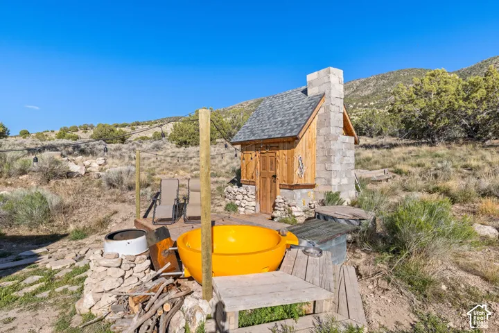 Private outdoor country spa with handcrafted wood-fired sauna, wood-fired hot tub and cold plunge.  Blending rustic charm with a relaxing spa-like experience and AMAZING VIEWS!