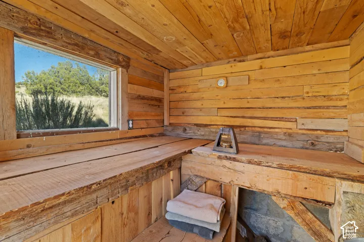 Private outdoor country spa with handcrafted wood-fired sauna, wood-fired hot tub and cold plunge.  Blending rustic charm with a relaxing spa-like experience and AMAZING VIEWS!