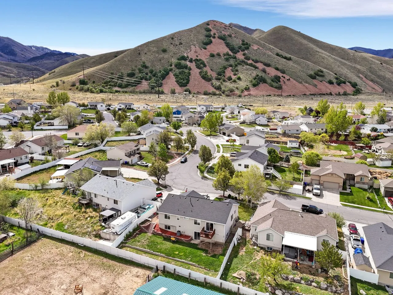 Aerial view of residential area with a mountain backdrop