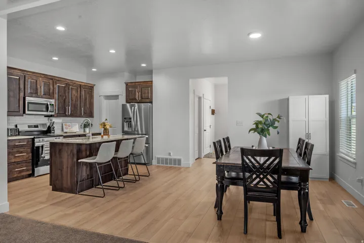 826 W Walnut Bark Ln, Mapleton, Utah 84664
