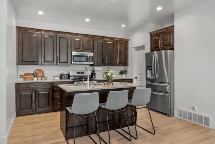 826 W Walnut Bark Ln, Mapleton, Utah 84664