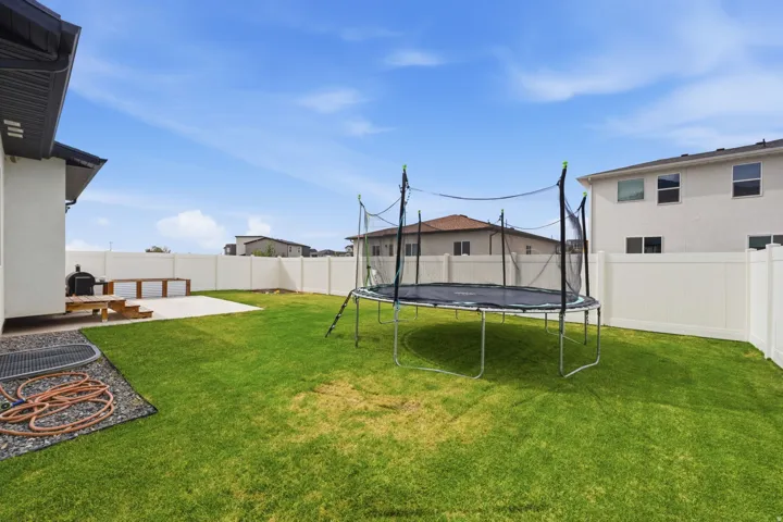 826 W Walnut Bark Ln, Mapleton, Utah 84664