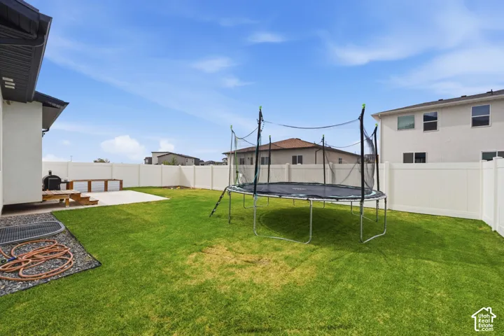 826 W Walnut Bark Ln, Mapleton, Utah 84664