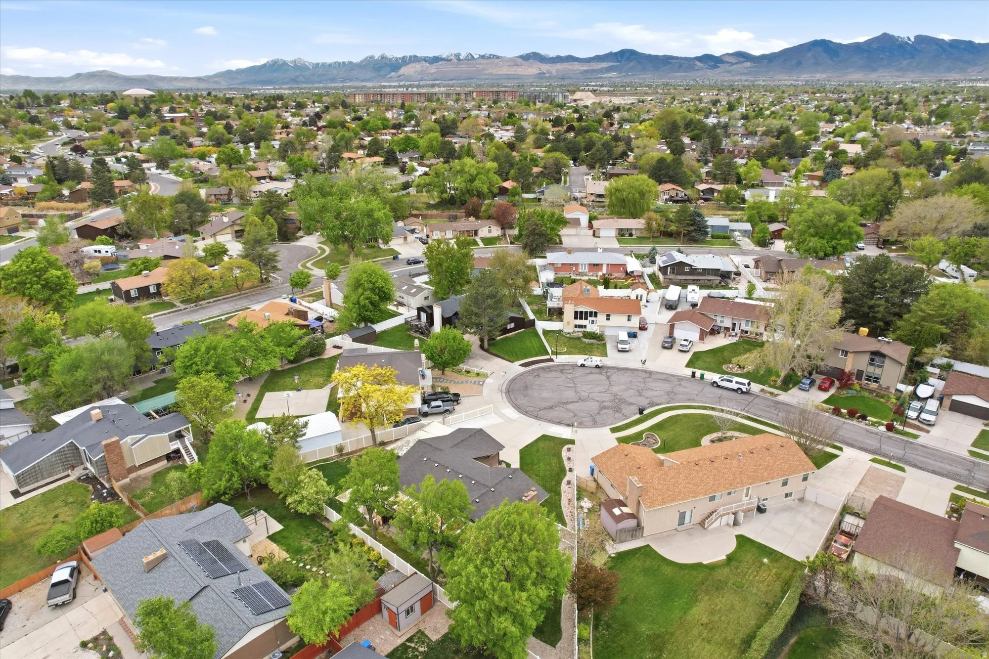 Aerial view of property and surrounding area featuring nearby suburban area