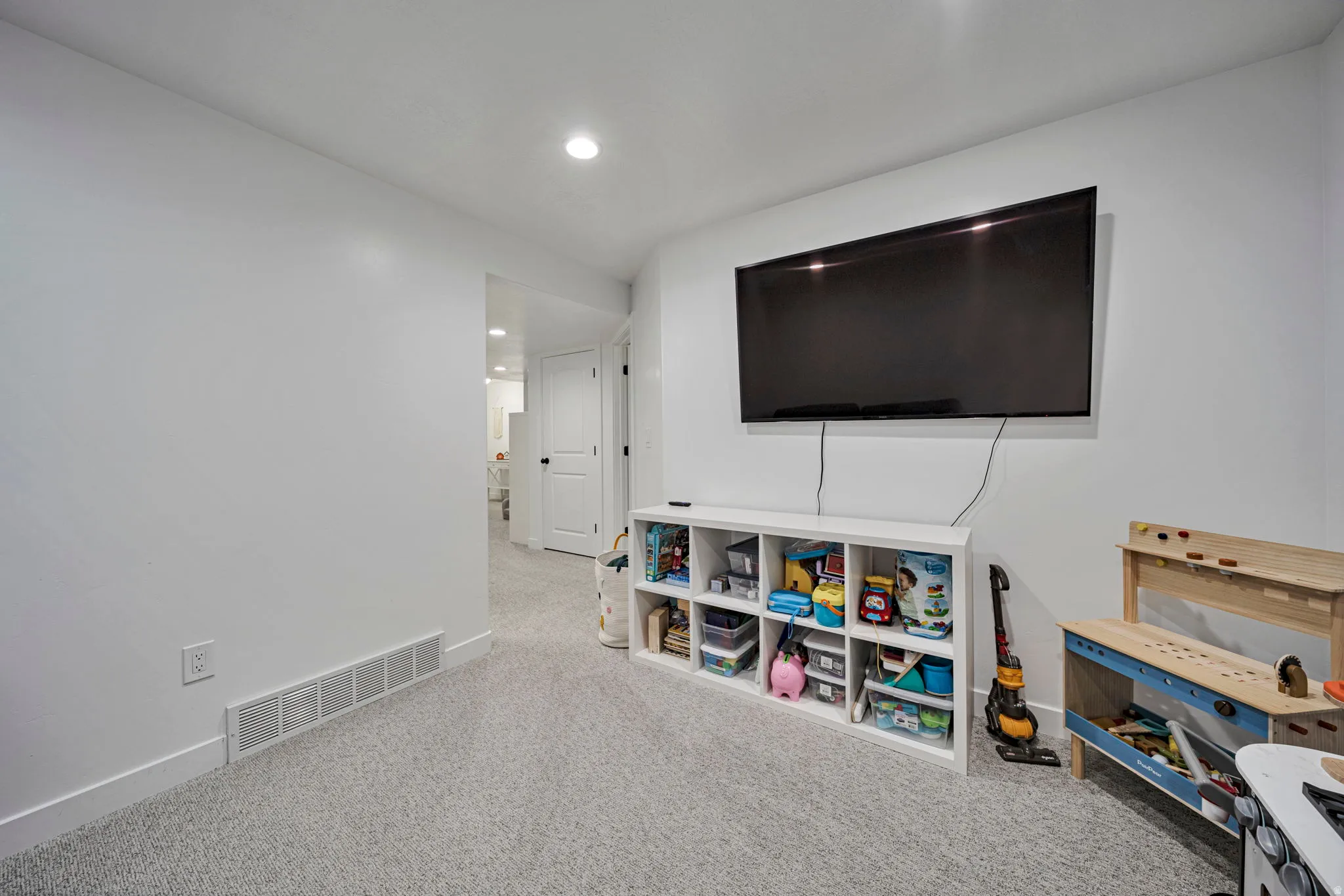 Playroom with carpet flooring and recessed lighting