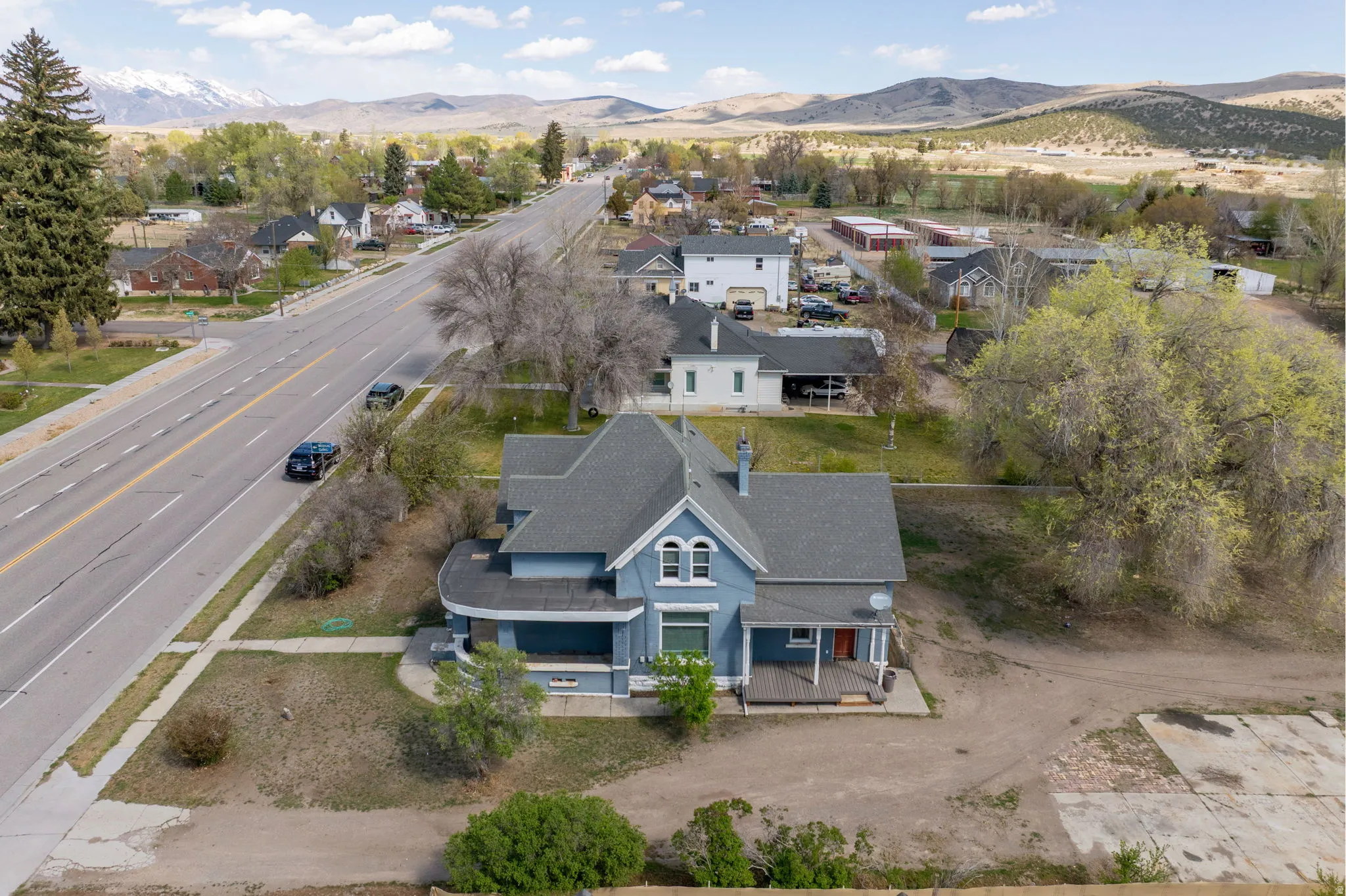 Aerial view of residential area with a mountain backdrop