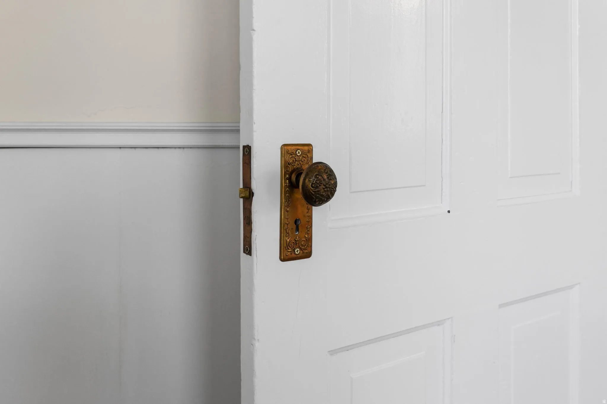 Detailed view of wainscoting