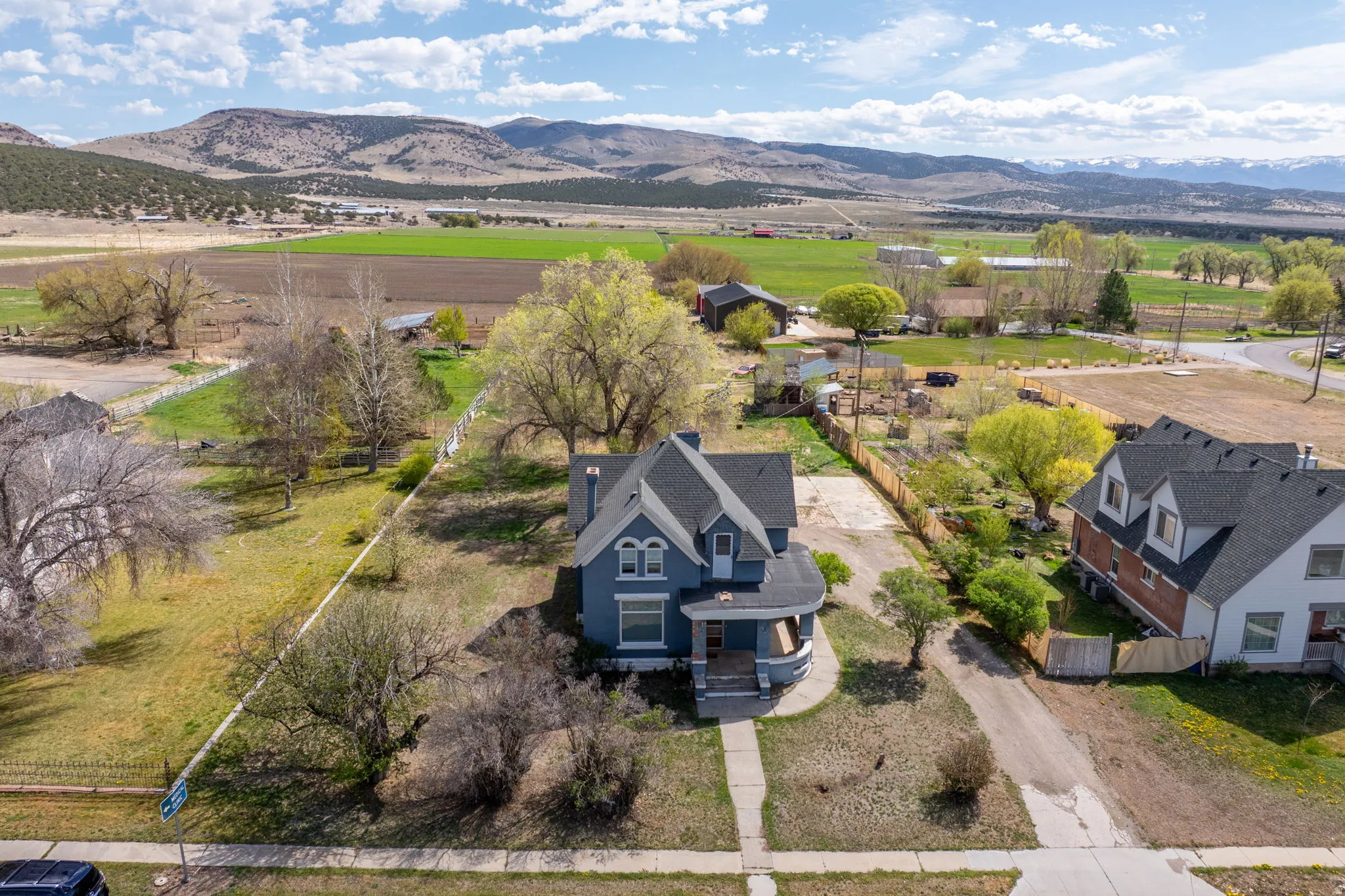 View from above of property featuring a mountainous background