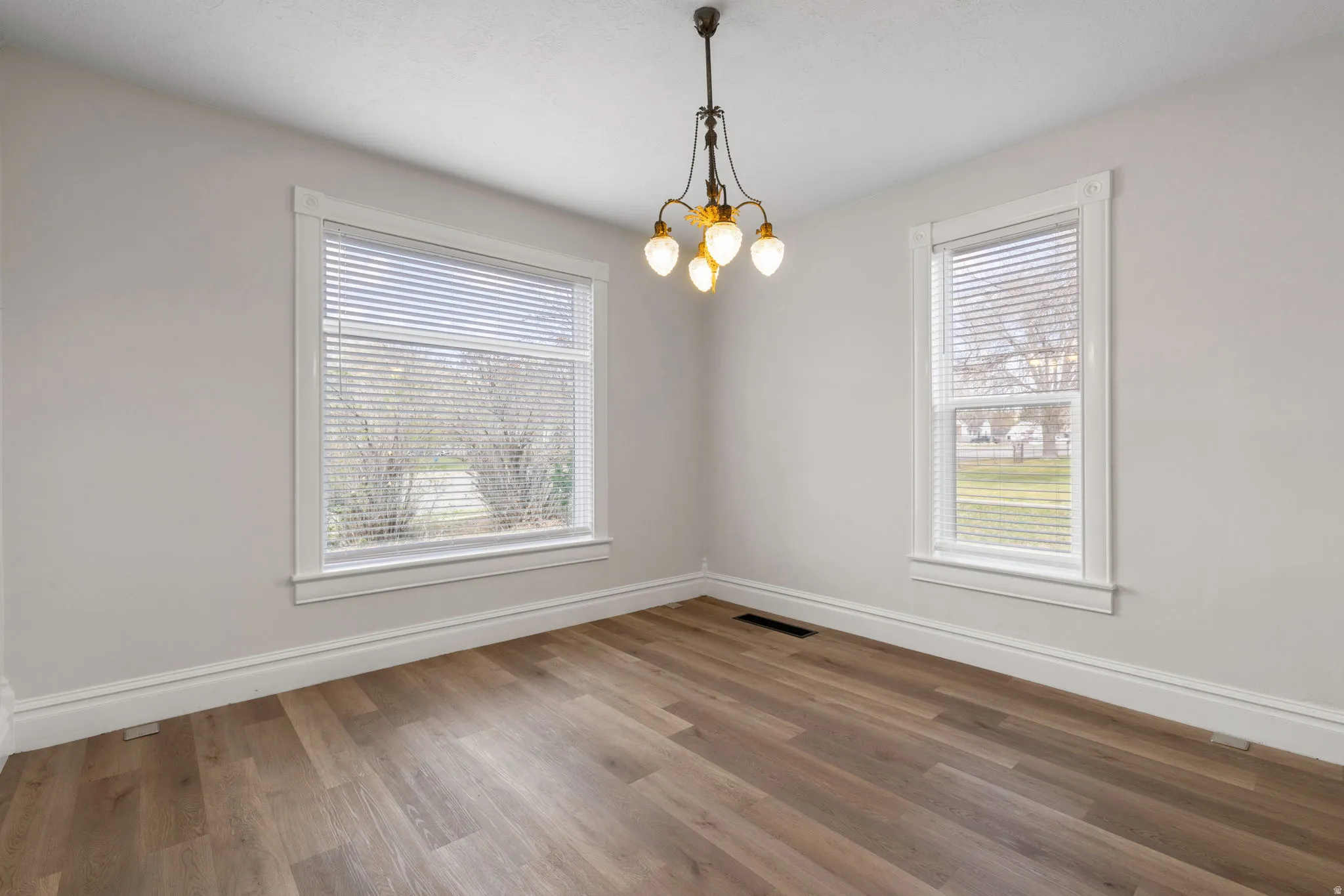 Formal living room / parlor