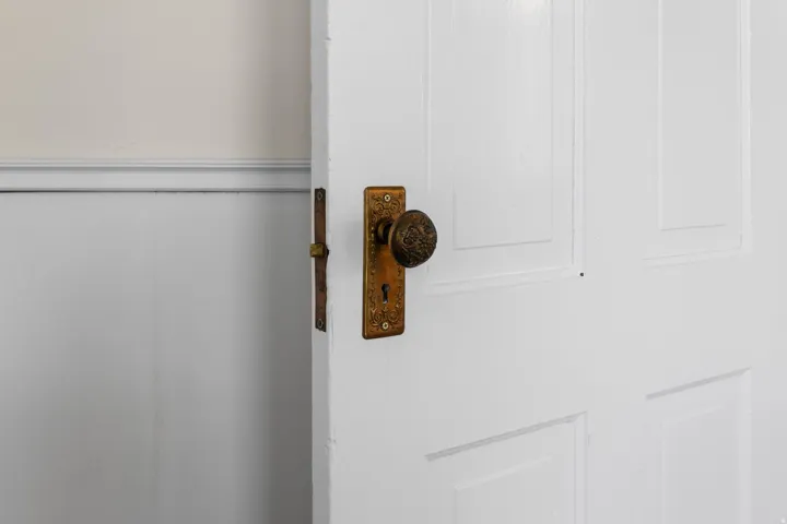 Detailed view of wainscoting