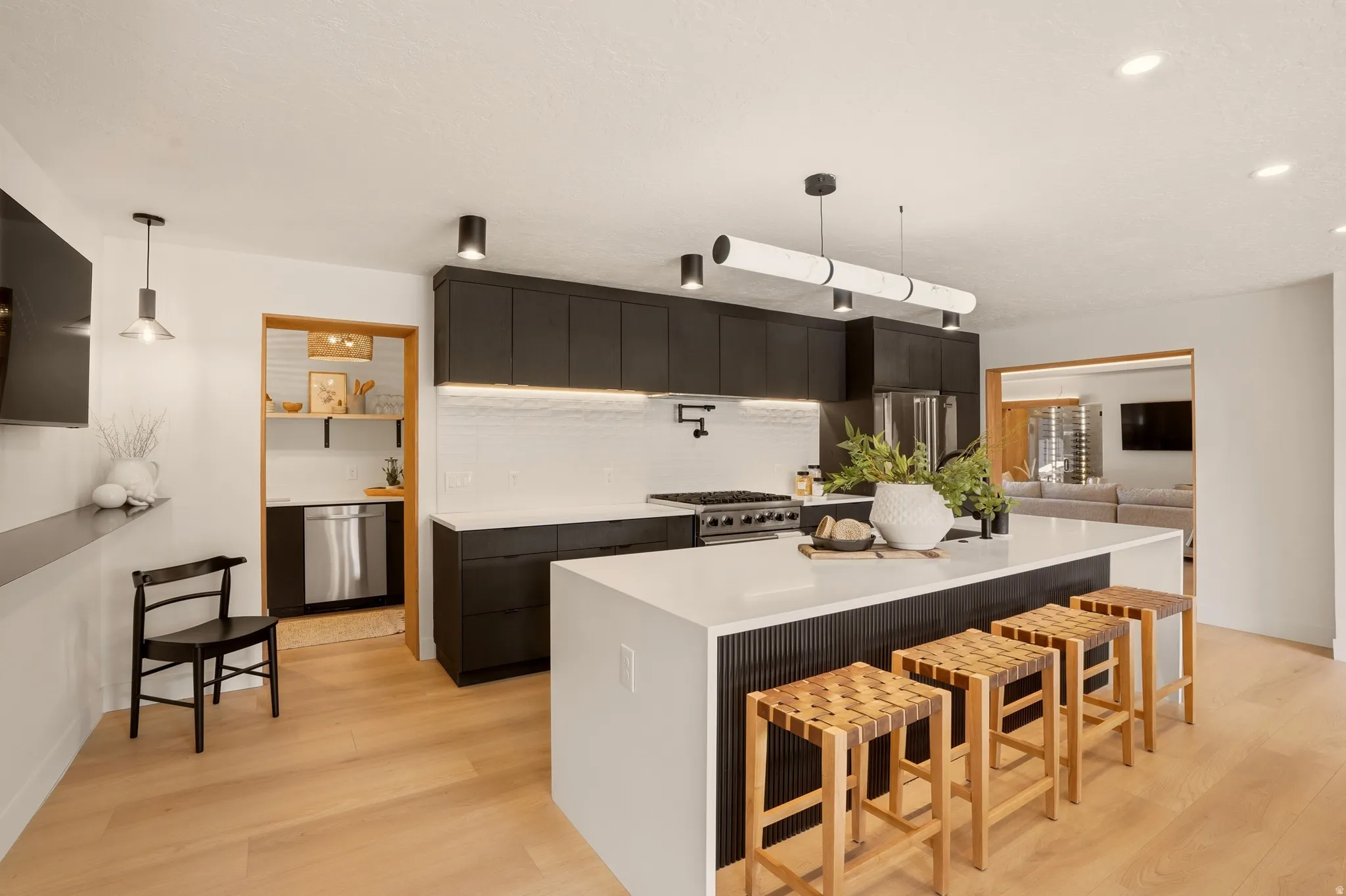 KITCHEN WITH ACCESS TO BUTLER'S KITCHEN / PANTRY - OPENS TO OUTDOOR GRILLING AREA