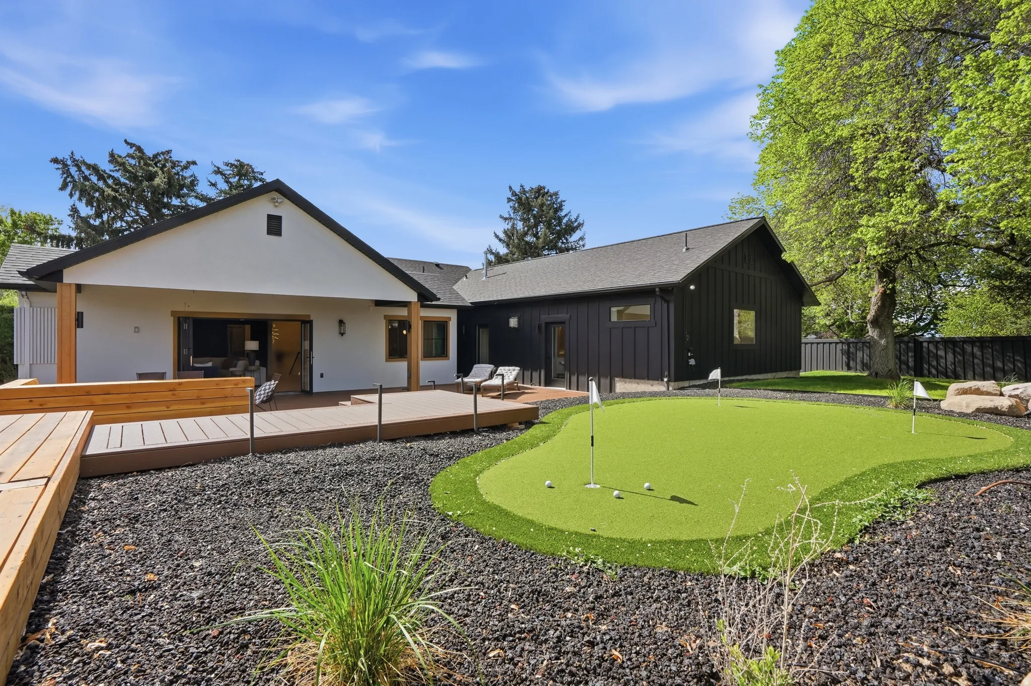 PROFESSIONALLY INSTALLED PUTTING GREEN