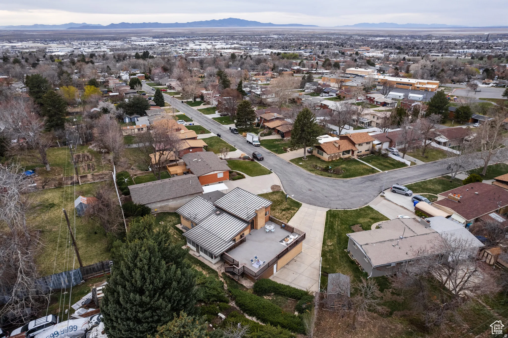 Aerial view of property's location with a mountainous background and nearby suburban area