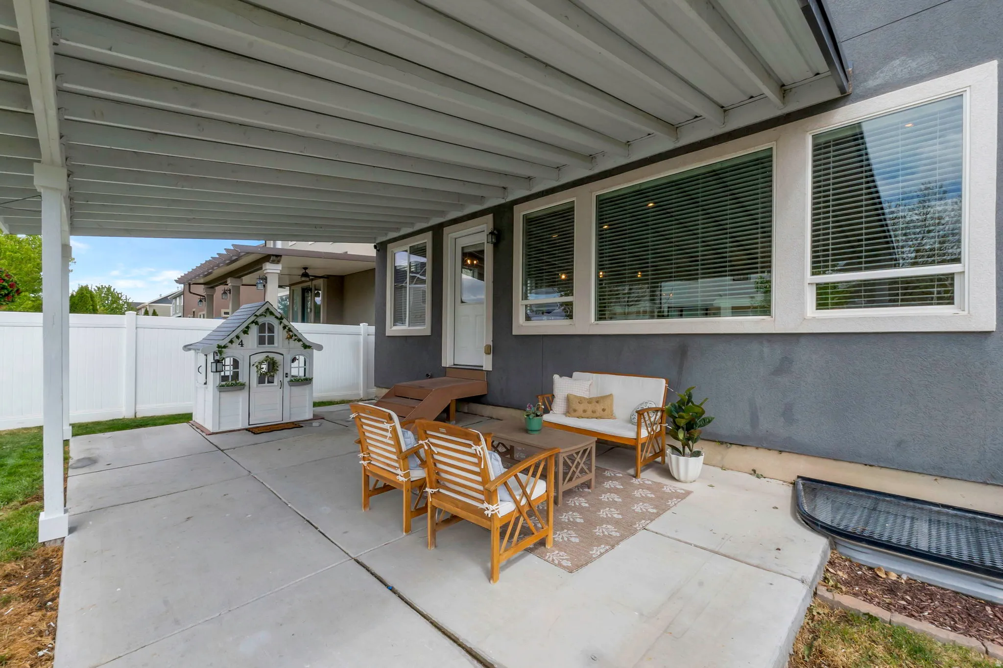 View of patio with outdoor lounge area