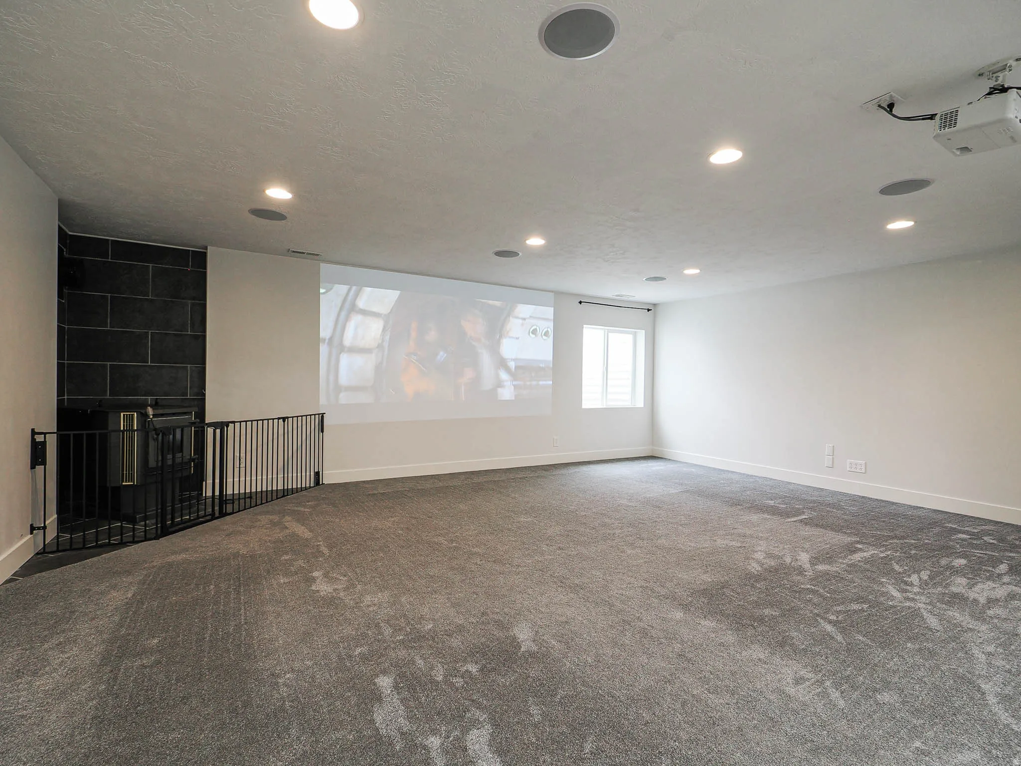 Large family room for entertaining!