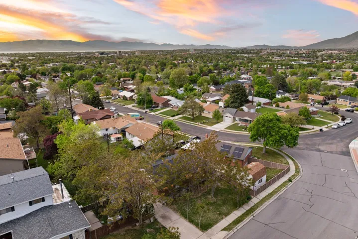 Aerial view of residential area featuring a mountain backdrop