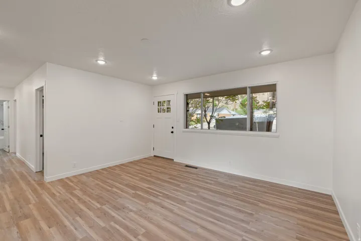Unfurnished room featuring light wood-style floors and recessed lighting