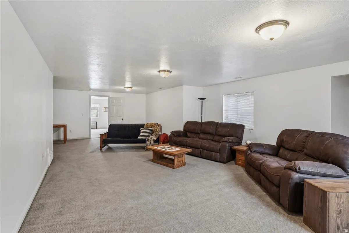 Large basement family with hookups for kitchen