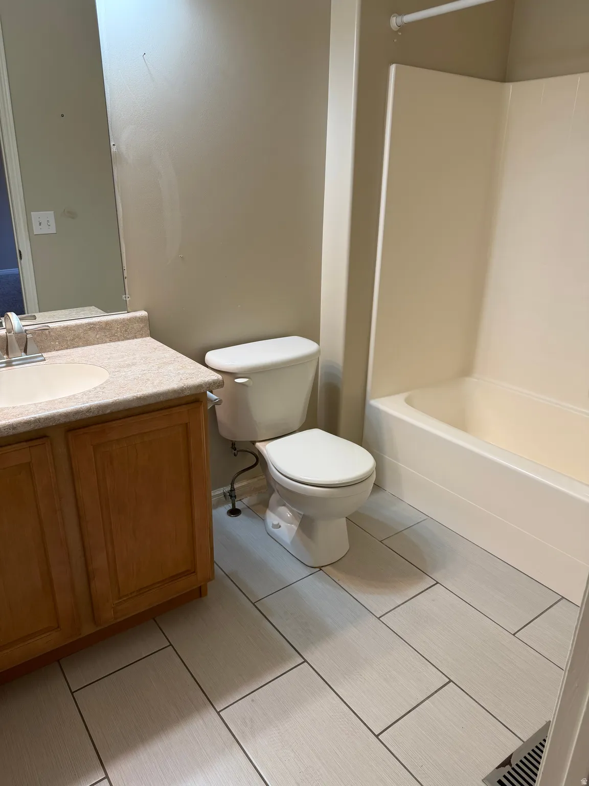 Full bath with vanity and shower / tub combination