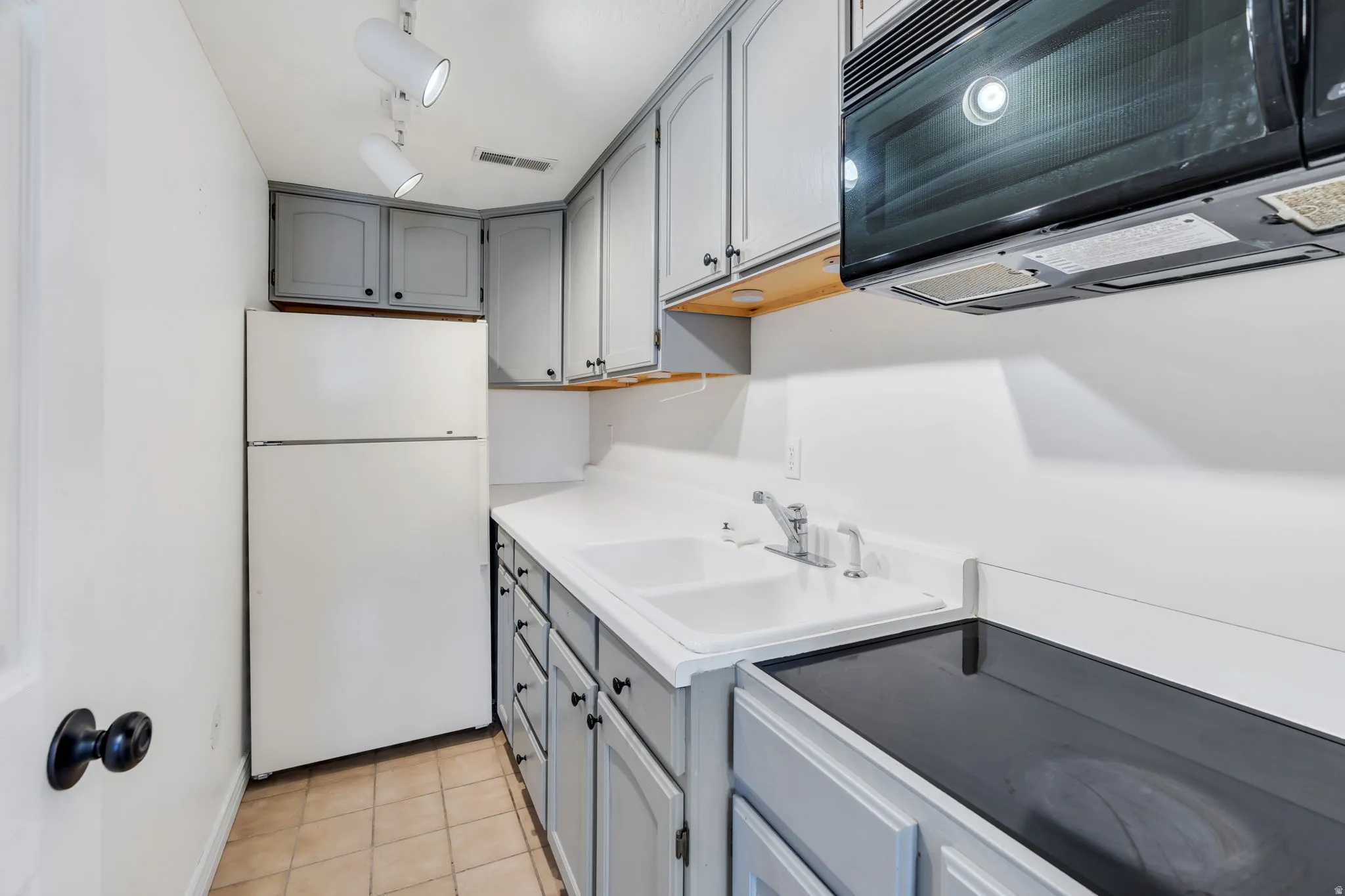 Basement kitchenette with stove and sink