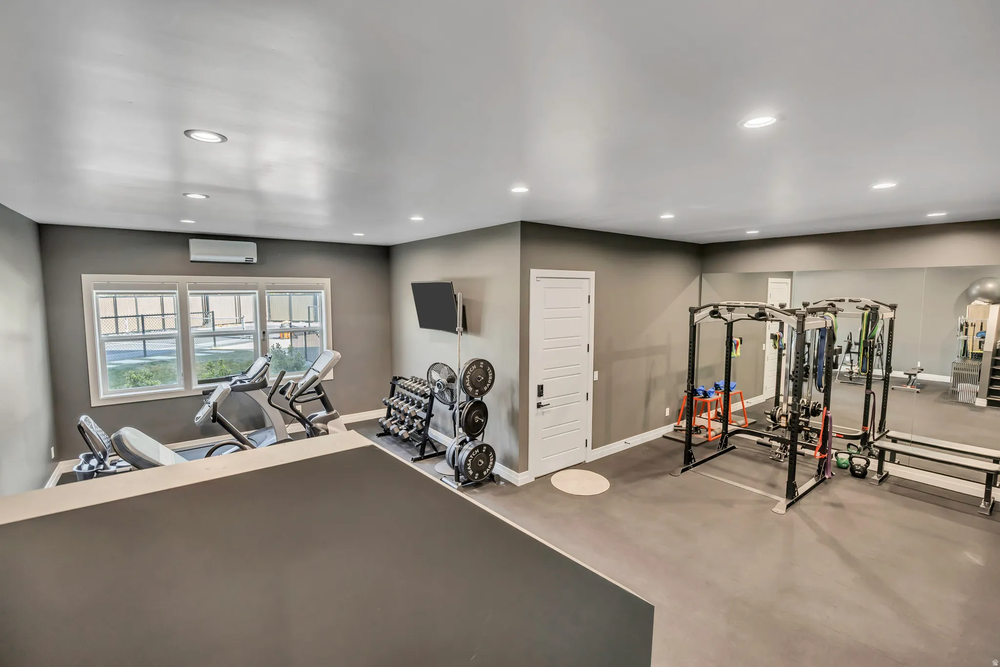 Workout room with recessed lighting