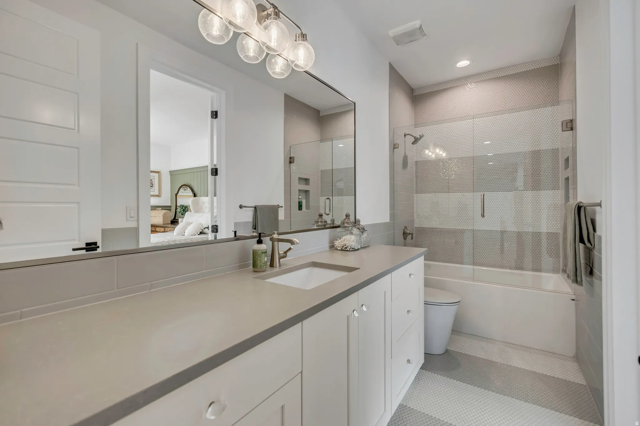 Ensuite bathroom with vanity and enclosed tub / shower combo