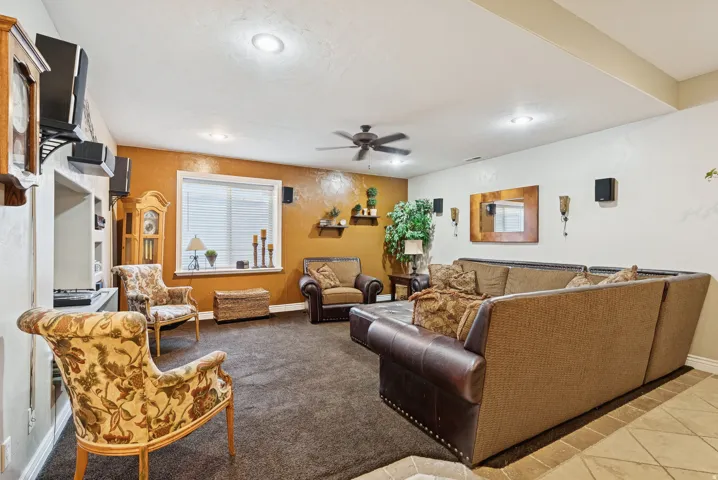 Living area with ceiling fan, carpet flooring, and recessed lighting