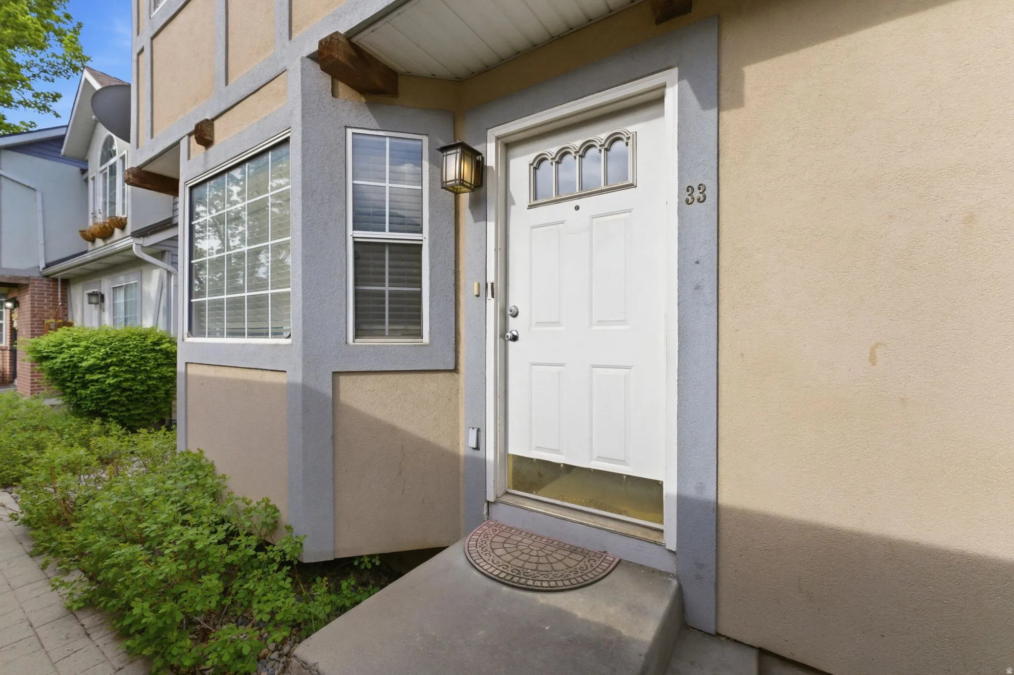 View of exterior entry with stucco siding