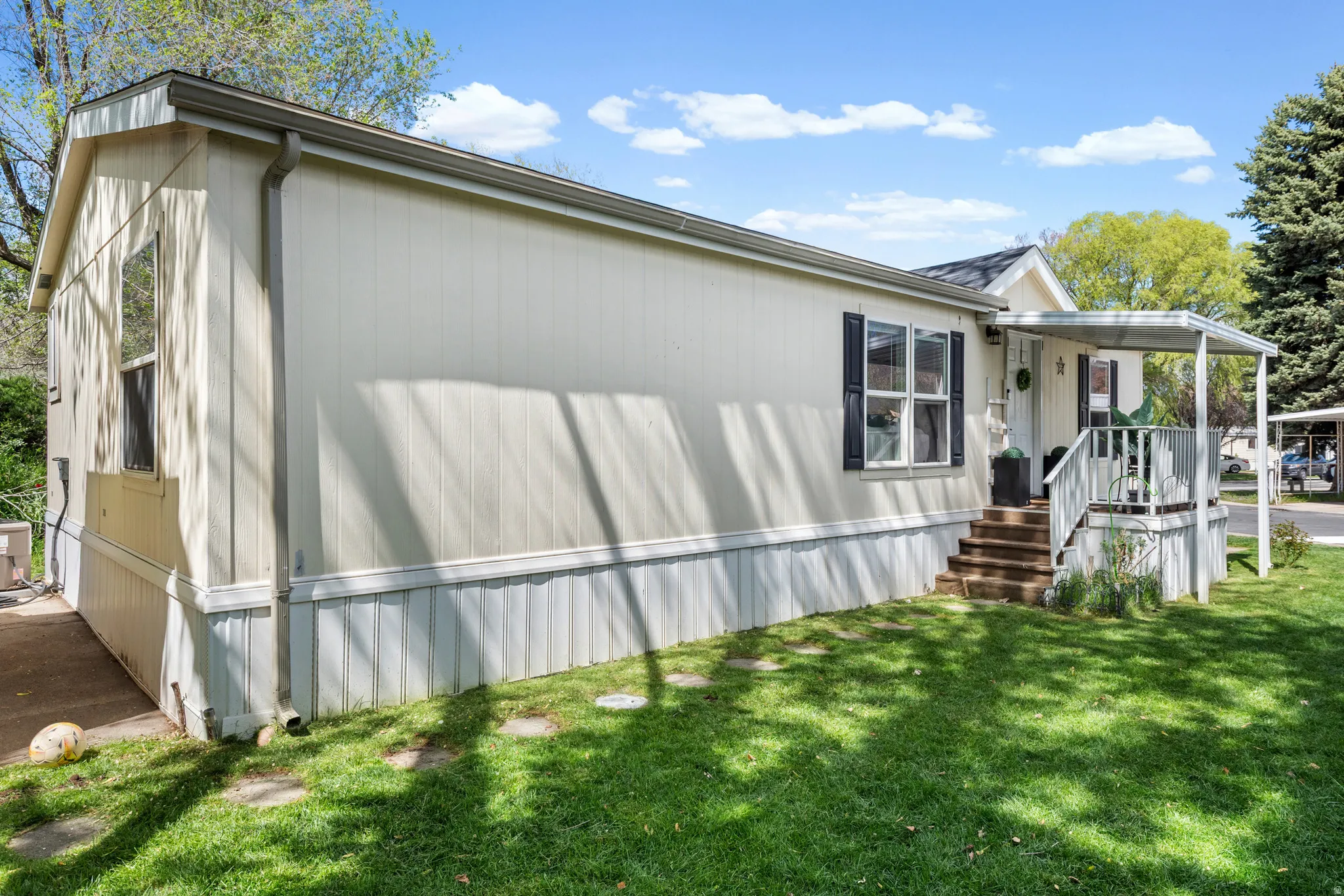 View of front of house with a front yard
