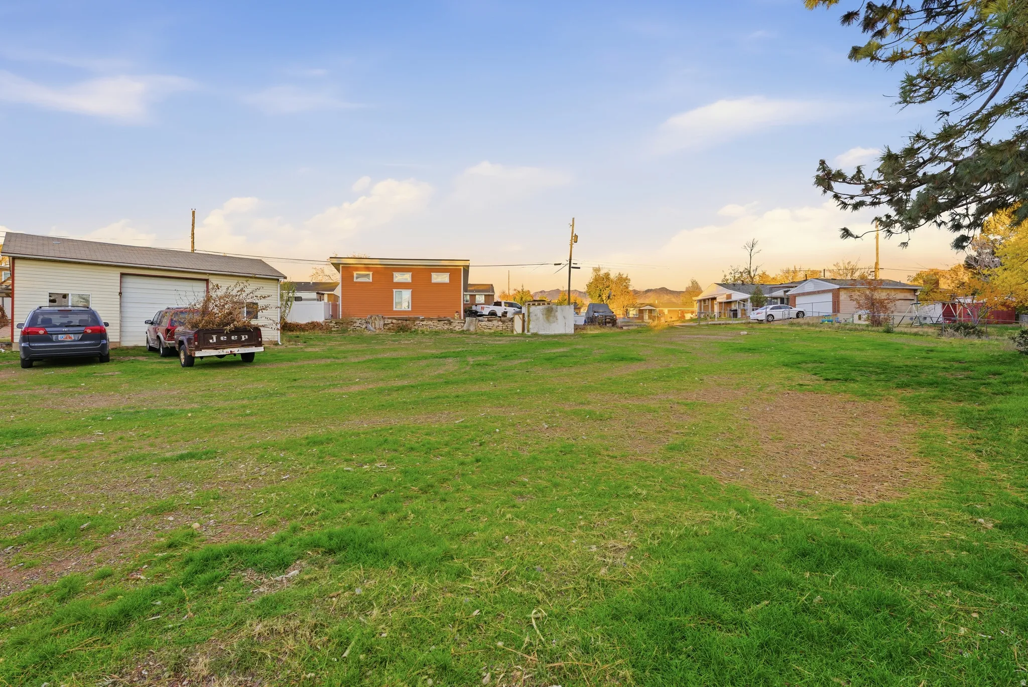 View of grassy yard with a residential view