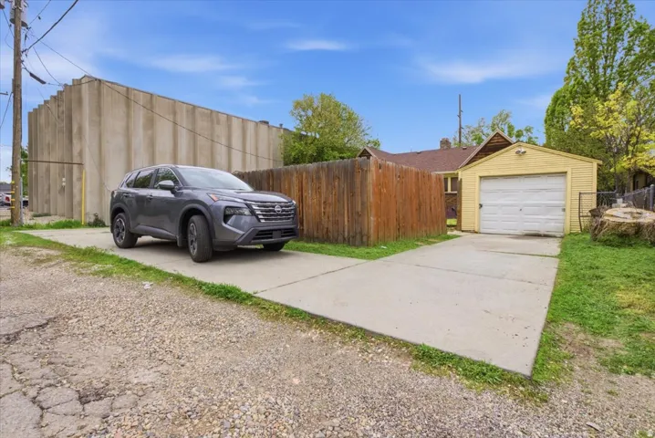 Detached garage with driveway