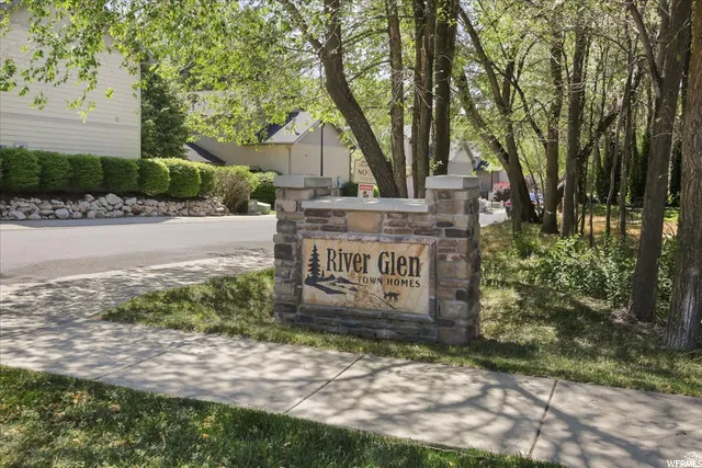 View of community sign River glen small HOA with private park