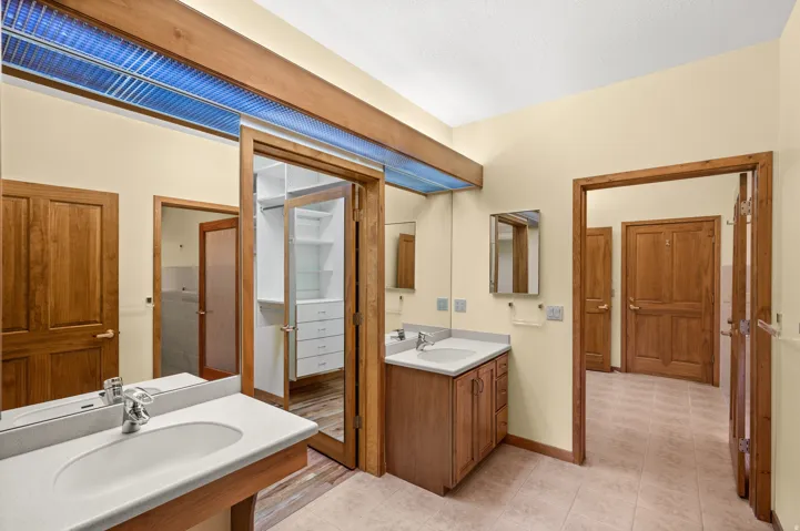 927 N Ensign Vista Dr, Salt Lake City, Utah 84103